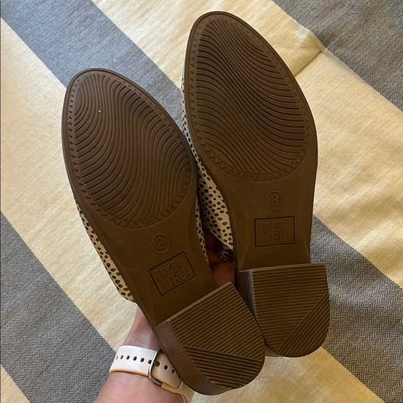 Time and Tru White and Black Flats - Picture 3 of 3